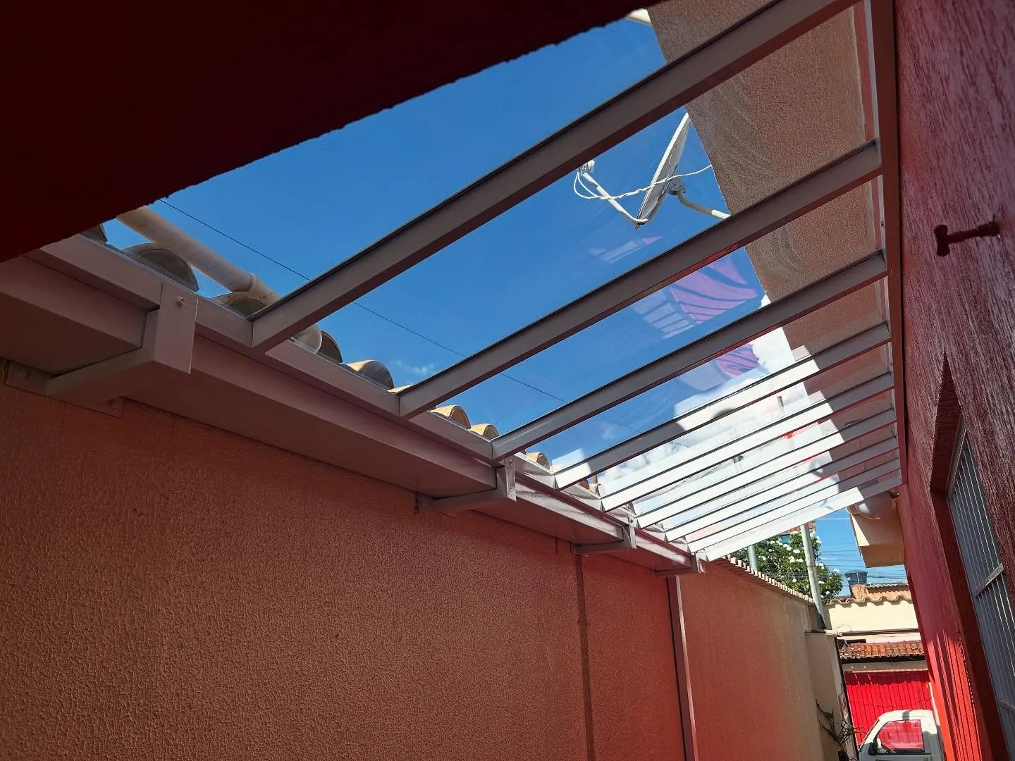 Toldo em fachada residencial