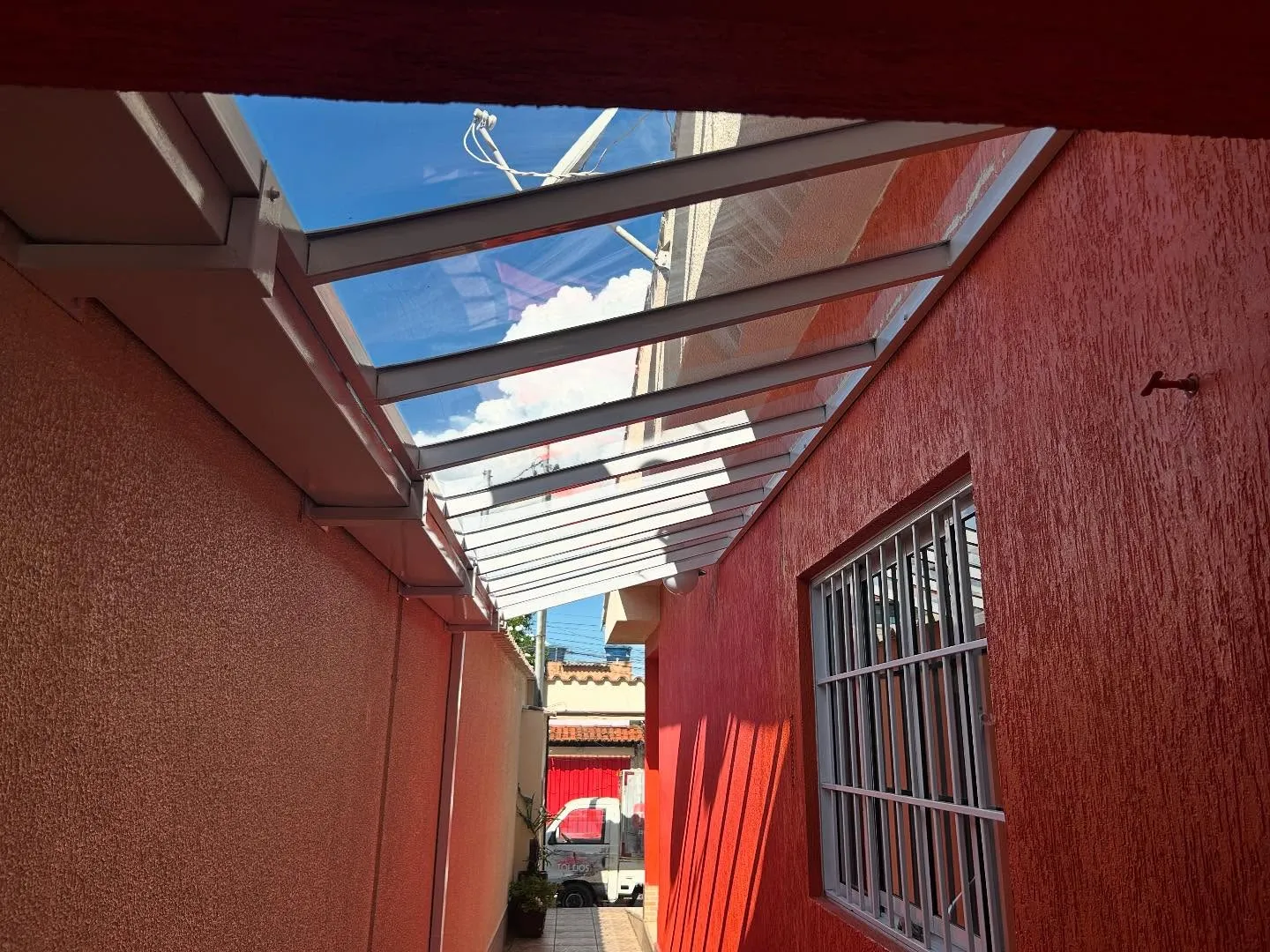 Fachada com toldo
