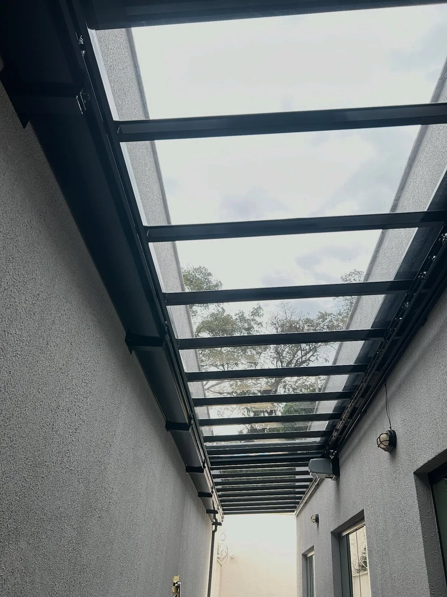 Toldo comercial — instalação